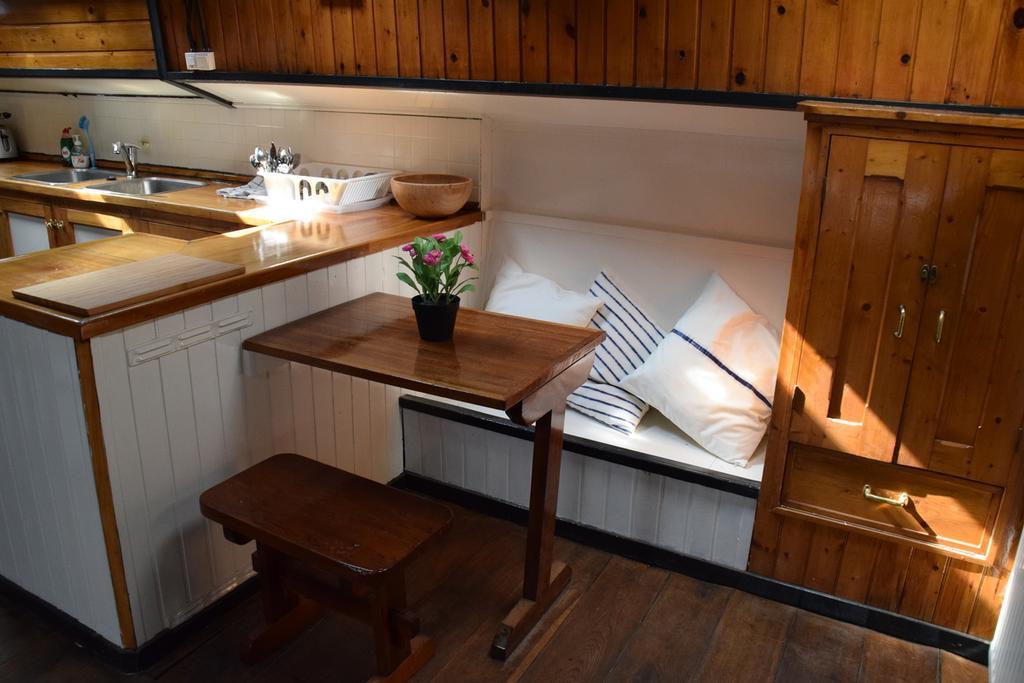 Boat-Apartment Rotterdam Fokkelina ภายนอก รูปภาพ